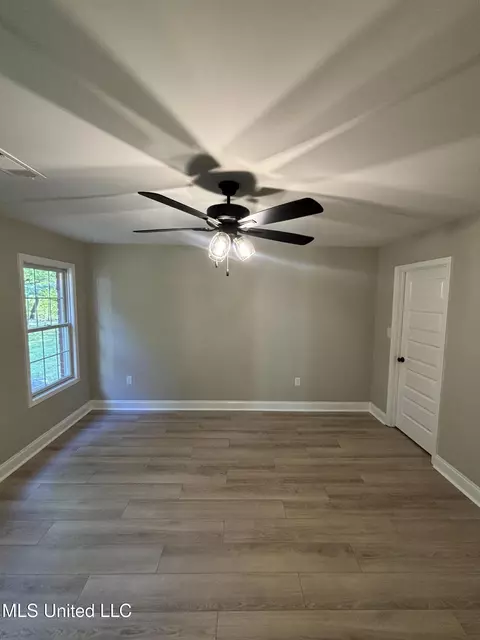Bedroom - 283 Aaron Rd, Sarah, MS 38665 photo 2 of 4