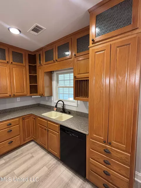 Kitchen - 283 Aaron Rd, Sarah, MS 38665 photo 1 of 4