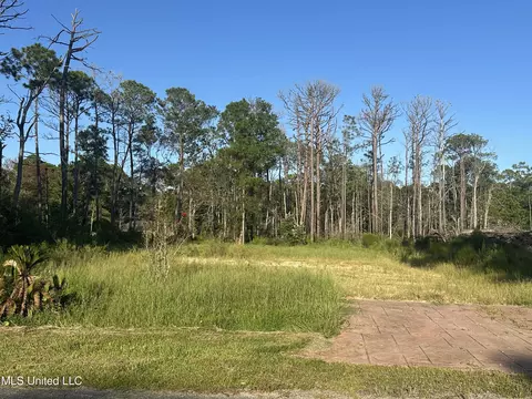 1020 May St, Ocean Springs, MS 39564