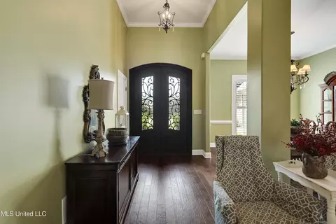 Entry Way - 1630 N Hillshire Dr, Hernando, MS 38632 photo 1 of 3
