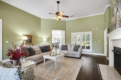 Living - 1630 N Hillshire Dr, Hernando, MS 38632 photo 1 of 4