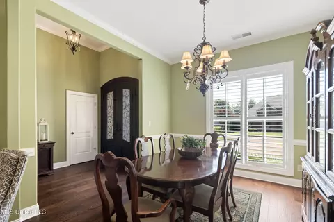 Dining - 1630 N Hillshire Dr, Hernando, MS 38632 photo 2 of 4