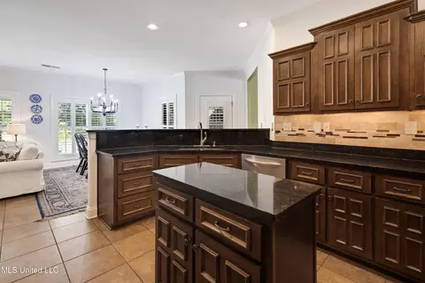 Kitchen - 1630 N Hillshire Dr, Hernando, MS 38632 photo 4 of 4