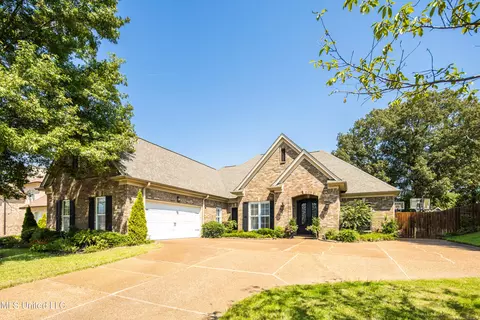 1630 N Hillshire Dr, Hernando, MS 38632