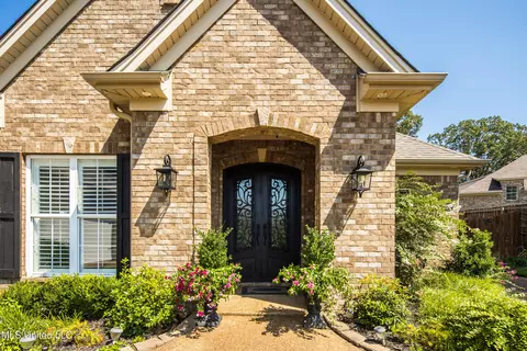 Exterior - 1630 N Hillshire Dr, Hernando, MS 38632 photo 2 of 5