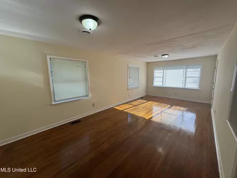 3158 Peterson Dr, Jackson, MS 39212 photo 3