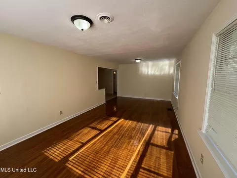 3158 Peterson Dr, Jackson, MS 39212 photo 2