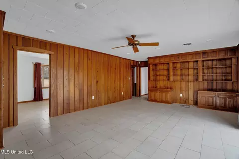 Living - 1097 Van Norman Curv, Mccomb, MS 39648 photo 2 of 2