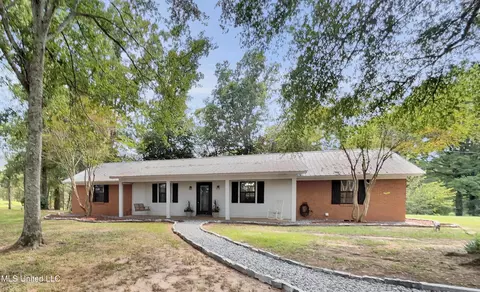 158 R C Rd, Conehatta, MS 39057