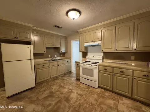 Kitchen - 255 Camero Dr, Jackson, MS 39206 photo 2 of 2