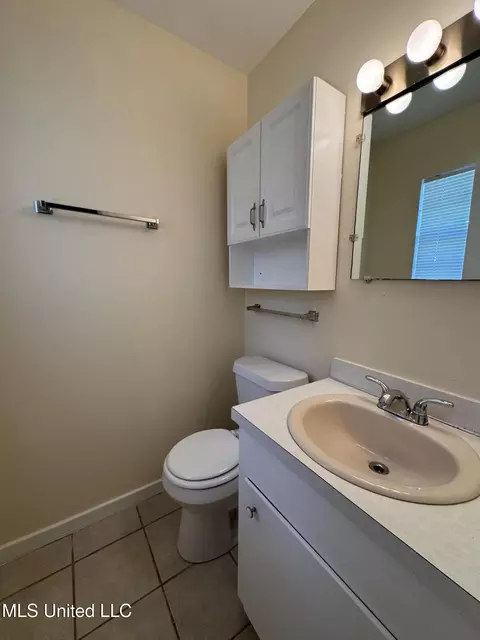 Bath - 255 Camero Dr, Jackson, MS 39206 photo 2 of 2