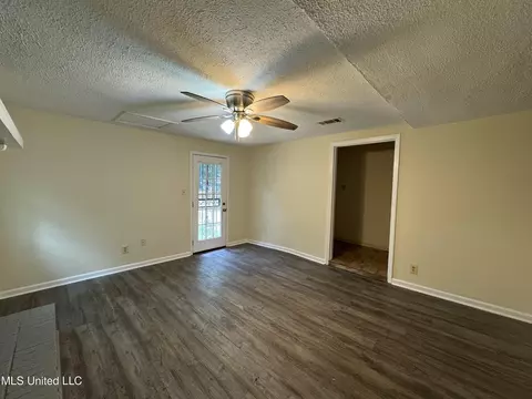 Living - 255 Camero Dr, Jackson, MS 39206 photo 1 of 4