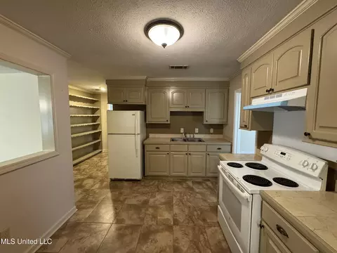 Kitchen - 255 Camero Dr, Jackson, MS 39206 photo 1 of 2