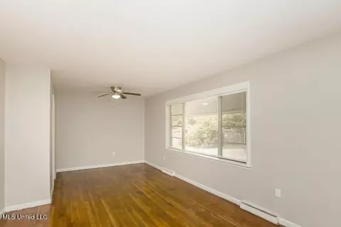 Living - 811 Fairfax Cir, Jackson, MS 39211 photo 2 of 2