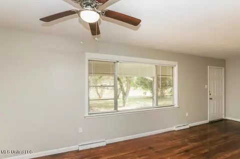 Living - 811 Fairfax Cir, Jackson, MS 39211 photo 1 of 2