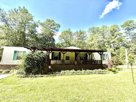 7853 Petunia Rd, Gautier, MS 39553