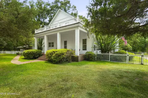 Exterior - 818 Cannon Ave, Bentonia, MS 39040 photo 9 of 34