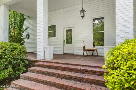 Exterior - 818 Cannon Ave, Bentonia, MS 39040 photo 12 of 34