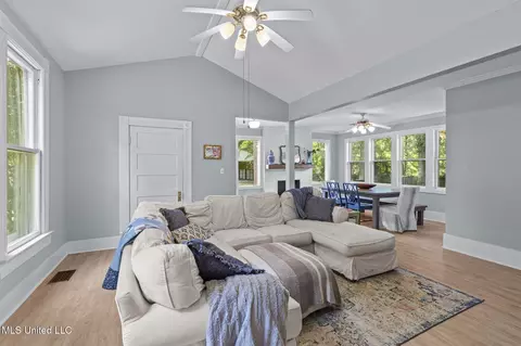 Living - 818 Cannon Ave, Bentonia, MS 39040 photo 1 of 2