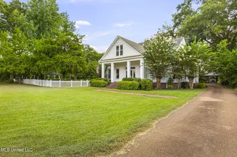 Exterior - 818 Cannon Ave, Bentonia, MS 39040 photo 2 of 34