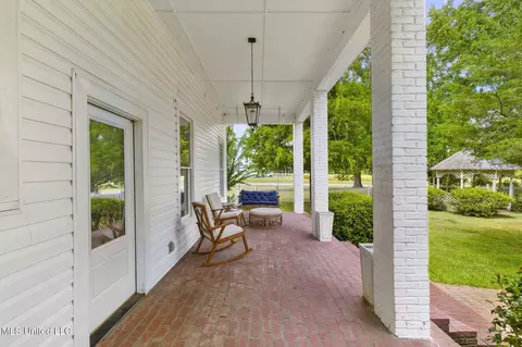 Exterior - 818 Cannon Ave, Bentonia, MS 39040 photo 11 of 34