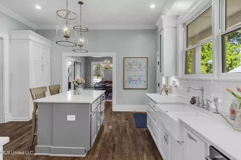 Kitchen - 818 Cannon Ave, Bentonia, MS 39040 photo 4 of 5