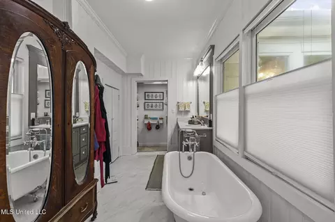 Bath - 818 Cannon Ave, Bentonia, MS 39040 photo 4 of 10