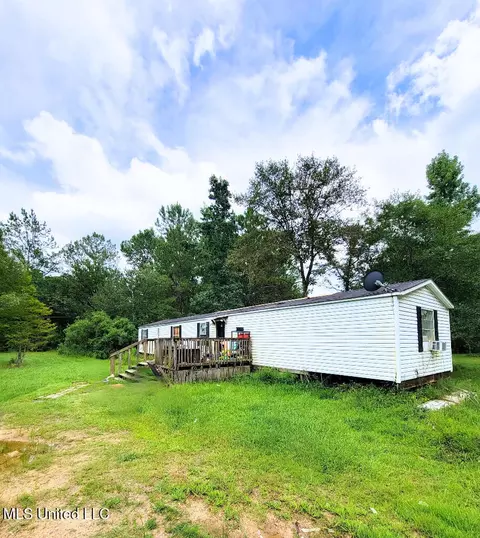 62 Deer Ln, Picayune, MS 39466