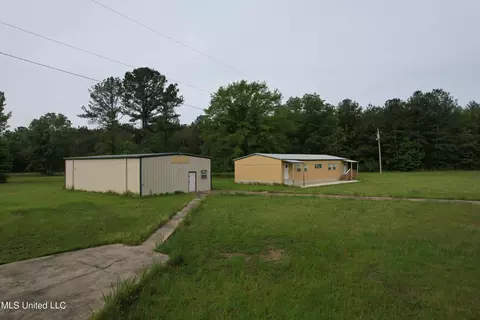 589 W Simpson Highway 28, Pinola, MS 39149