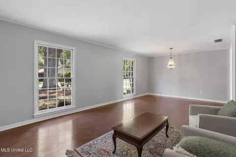 Living - 5359 Reddoch Dr, Jackson, MS 39211 photo 2 of 6