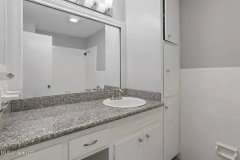 Bath - 5359 Reddoch Dr, Jackson, MS 39211 photo 2 of 2