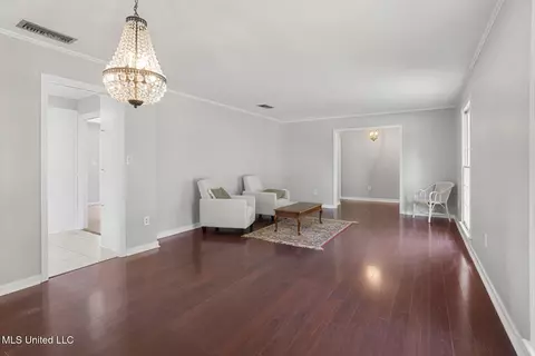 Living - 5359 Reddoch Dr, Jackson, MS 39211 photo 4 of 6