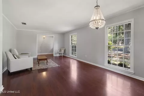 Living - 5359 Reddoch Dr, Jackson, MS 39211 photo 3 of 6