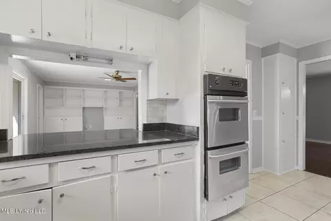 Kitchen - 5359 Reddoch Dr, Jackson, MS 39211 photo 4 of 4
