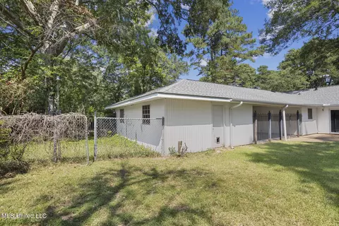Exterior - 5359 Reddoch Dr, Jackson, MS 39211 photo 5 of 6