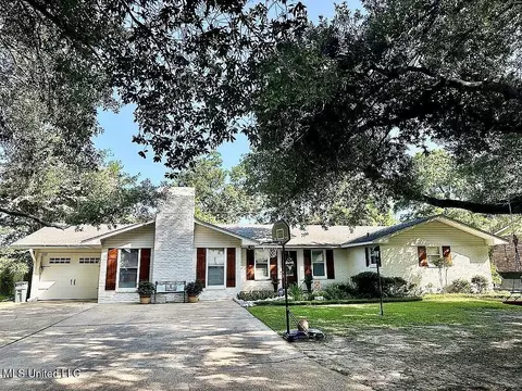 302 Willow St, Vidalia, LA 71373