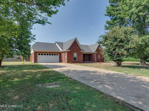 10495 Spring River Cv, Lake Cormorant, MS 38641