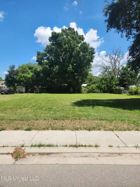 376 Main St, Biloxi, MS 39530