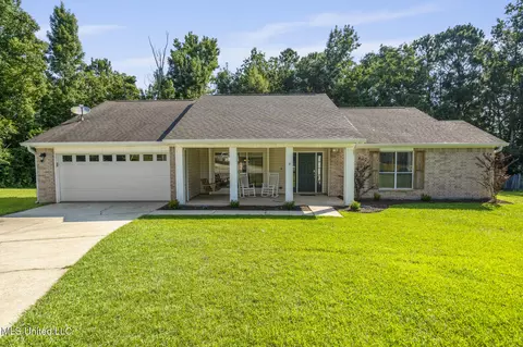 10676 N Oak Crest Dr, Biloxi, MS 39532