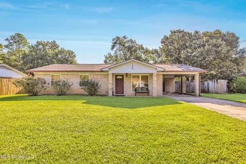 104 Forest Dr, D'iberville, MS 39540