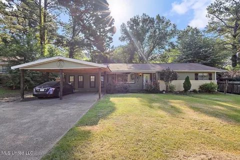 3142 Bienville Dr, Jackson, MS 39212