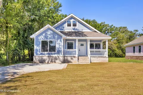 1407 Mantou St, Pascagoula, MS 39567