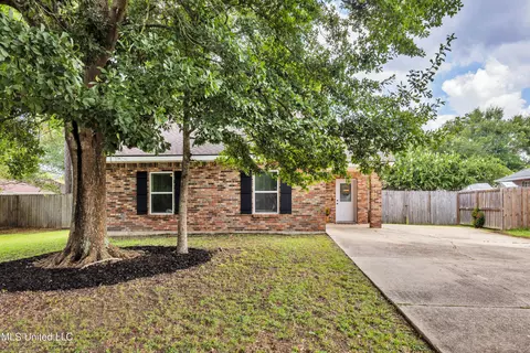 3113 N 5th St, Ocean Springs, MS 39564