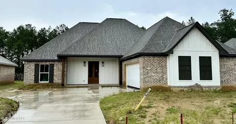 213 Wethersfield Dr, Florence, MS 39073