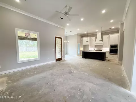 Living - 213 Wethersfield Dr, Florence, MS 39073 photo 1 of 1
