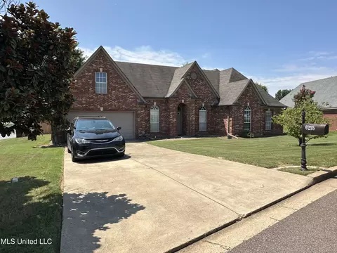 6255 Lake Front Dr, Horn Lake, MS 38637