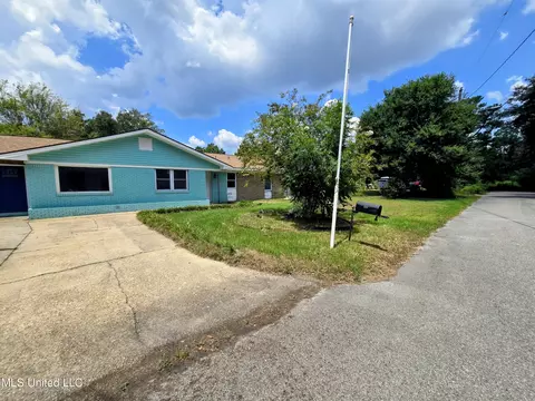 203 Eleanor Ave, Pass Christian, MS 39571