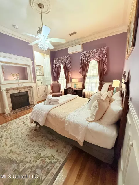 Bedroom - 433 S Main St, Grenada, MS 38901 photo 5 of 11