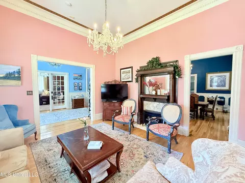 Living - 433 S Main St, Grenada, MS 38901 photo 2 of 3