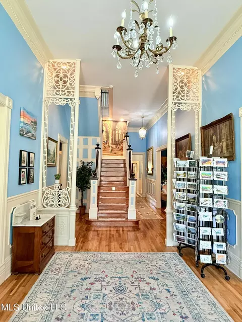 Entry Way - 433 S Main St, Grenada, MS 38901 photo 1 of 17